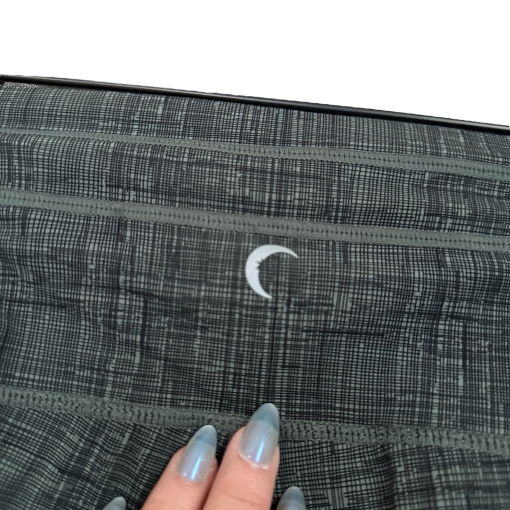 Zyia Patterned Leggings - Picture 8 of 10